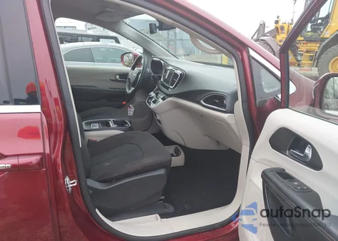 2020 Chrysler Pacifica Touring z USA, uszkodzony, nr VIN 2C4RC1FG9LR141944